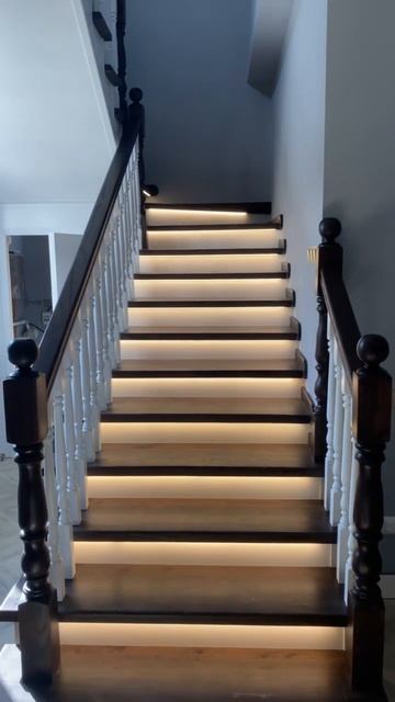 Подсветка лестницы. #подсветкалестницы #подсветка #э? смотреть онлайн