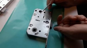 Поворот язычка в замках APECS.