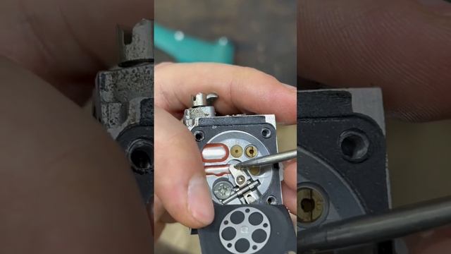 Бензопила заливает свечу🤯#stihl #бензопила ##ремонтсвои смотреть онлайн