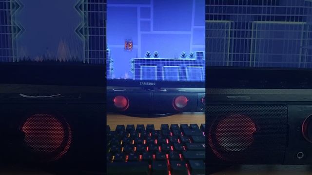 позвонил друг играю в постал и геометрию