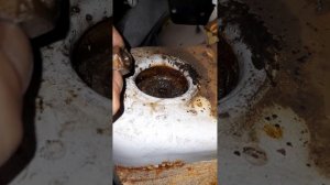 Как открутить гайки задних амортизаторов Приора