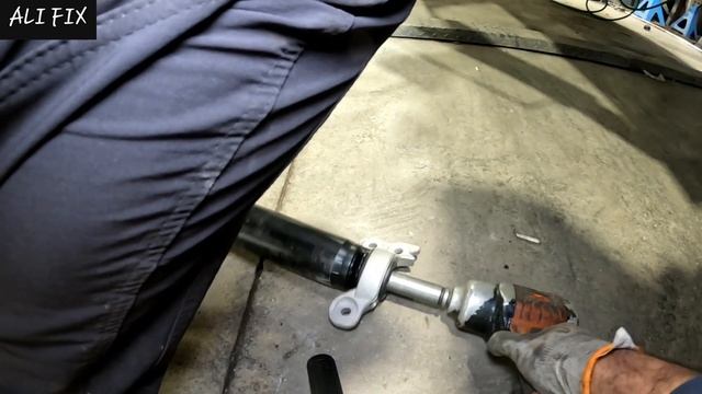 замена заднего амортизатора - крепление стойки ... chevrole смотреть онлайн