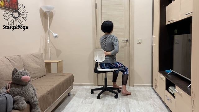 ЙОГА СИДЯ | Йога на стуле | Йога для офиса | Йога для рук смотреть онлайн