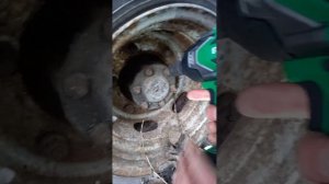 Китайские гайковёрты Ruiba и Fengbao против Mersedesa заросшего