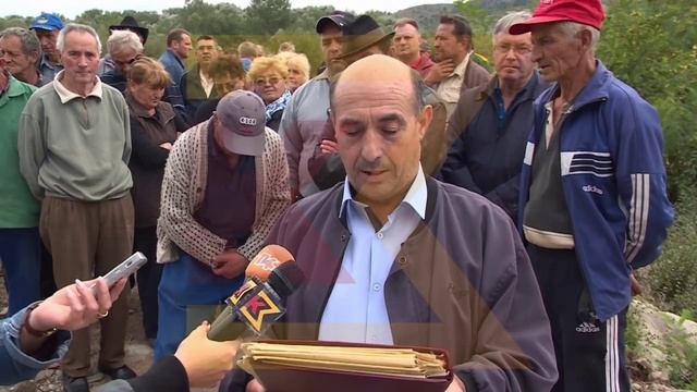 ЖИТЕЛИТЕ НА ДОВЕЗЕНЦЕ ГО ПОБАРАА ВЕТЕНИОТ МОСТ