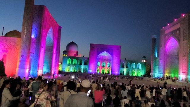 Самарканд, площадь Регистан, световое шоу.