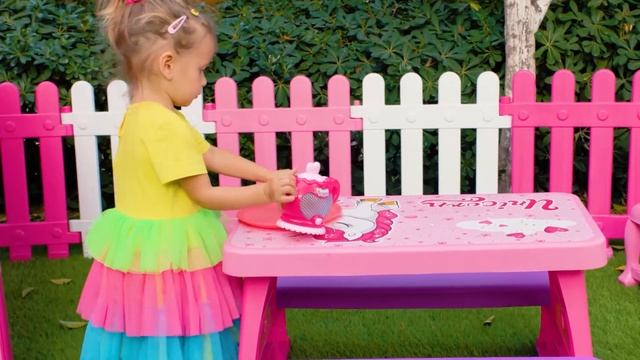 Майя и Маша готовят вкусный завтрак для папы! смотреть онлайн