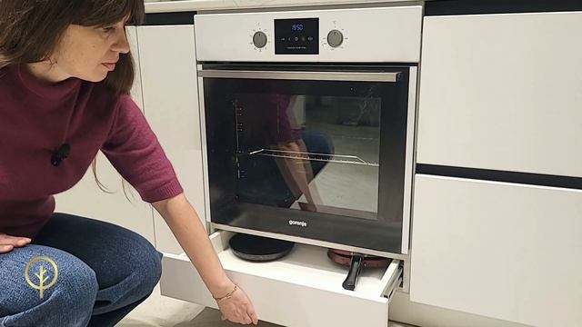 Дизайн белой угловой кухни в интерьере совмещенной с ? смотреть онлайн