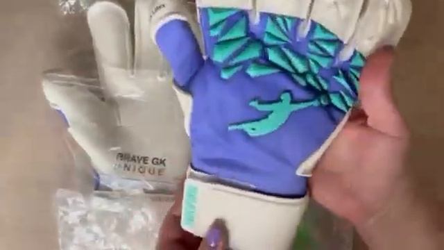 Вратарские перчатки Brave GK Unique Violet смотреть онлайн