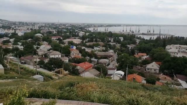 Общий вид на город Феодосию со смотровой площадки на горе Митридат