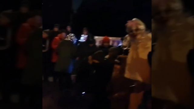 В гостях у Новогодней ёлки в сквере 