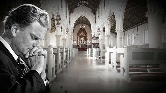 НИКОГДА не убирайте этот предмет со стола: он гарантир смотреть онлайн