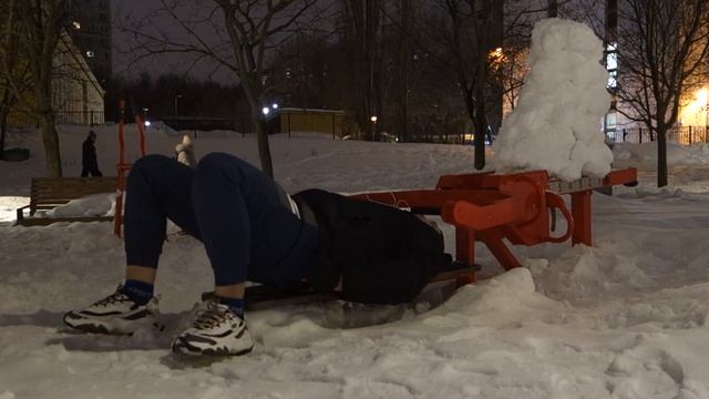 Уличный жим лежа зимой на тренажере Iron King #17 - Много бел