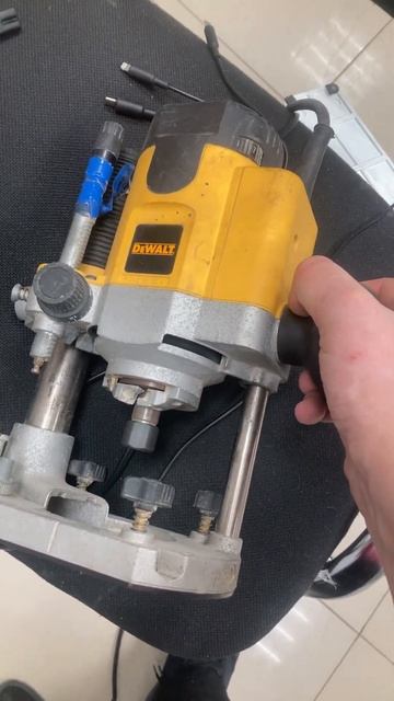 Фрезерный станок de Walt смотреть онлайн