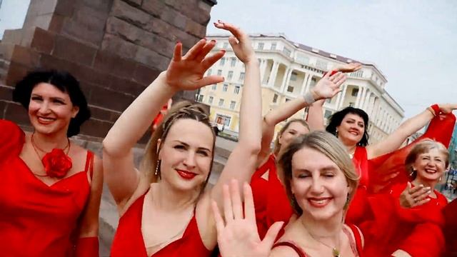 2024.08.25 В красных платьях смотреть онлайн