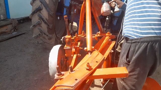Покрасили плуг стал как с завода.Мтз 80 и плуг двух корп смотреть онлайн
