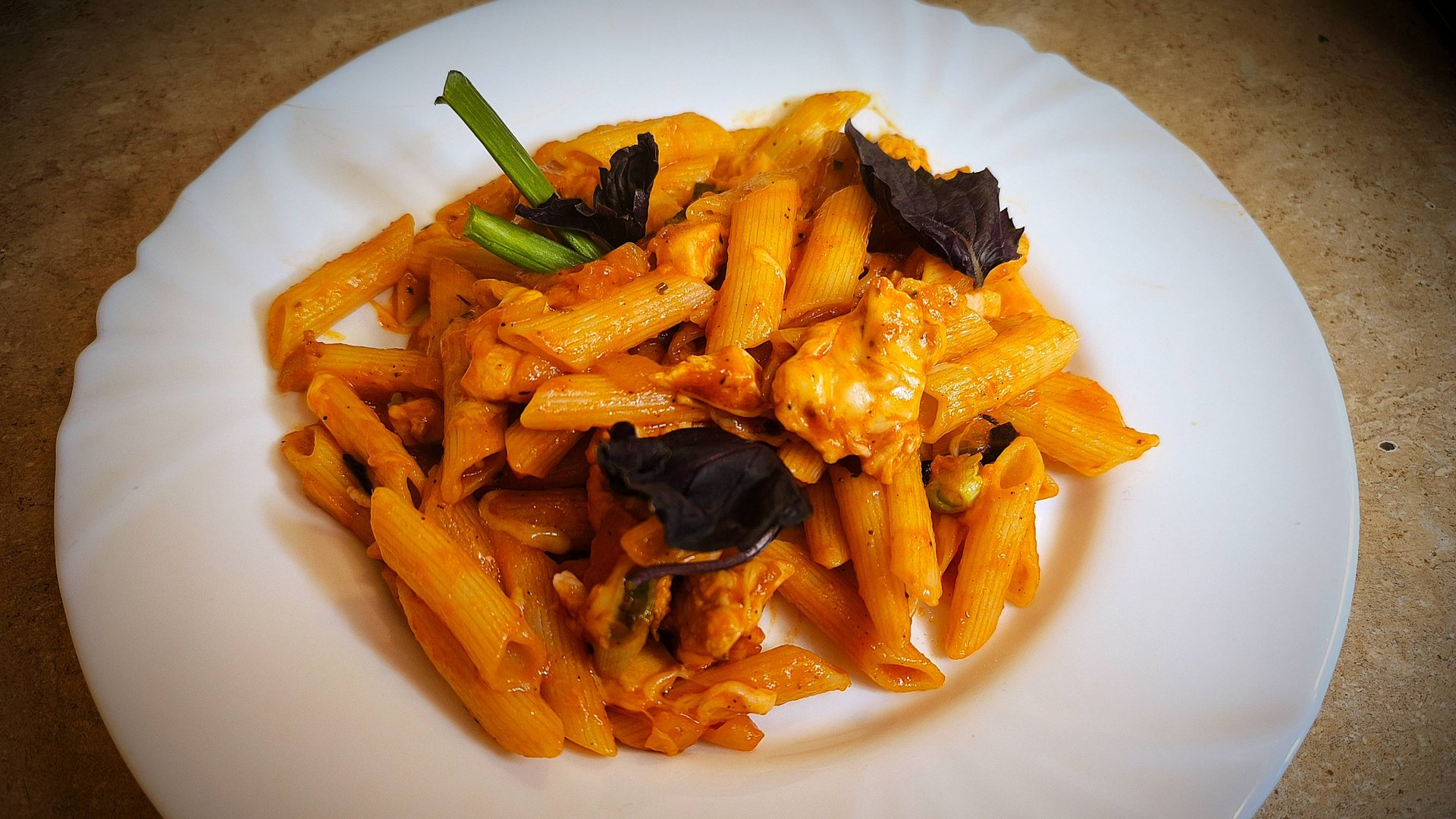 Простой рецепт пасты с курицей и томатами смотреть онлайн