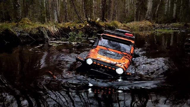 Грязные 4x4 приключения на бездорожье для Электро Джипа Gladiator Crossrc EMO X4 смотреть онлайн