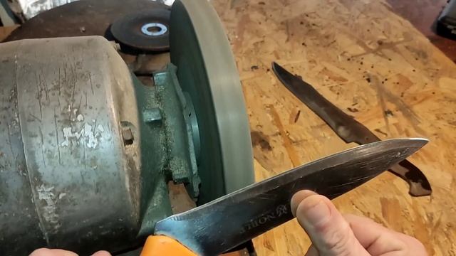 КАК ПРАВИЛЬНО ТОЧИТЬ НОЖИ НА ТОЧИЛЬНОМ СТАНКЕ! смотреть онлайн