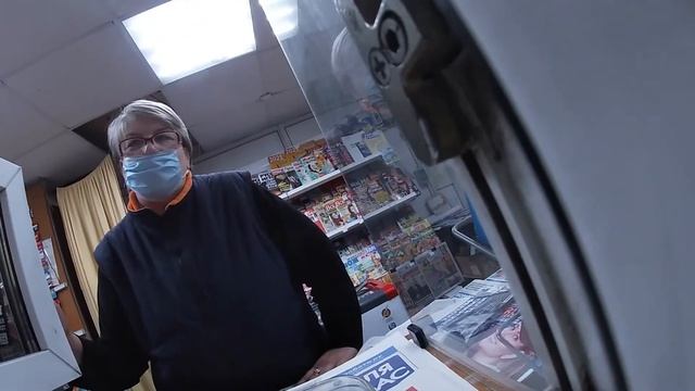 Никита пытается объяснить что такое шапка невидимка.
