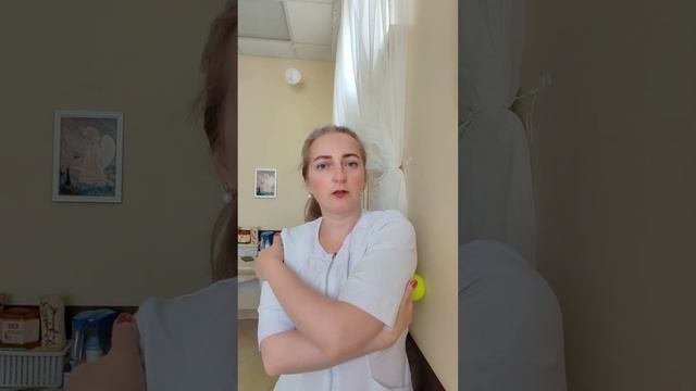 Убираем боль в плечах, между лопатками, шее, руках.