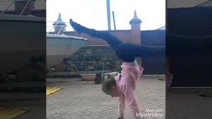 Как научиться делать стойку на руках