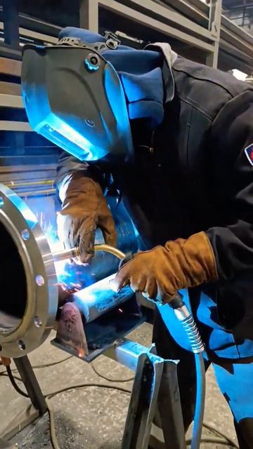 Сварка полуавтоматом #сварщик#сварка #welding #welder #сварка смотреть онлайн