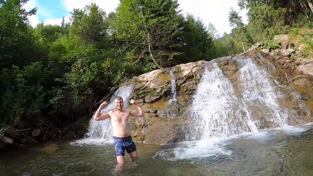 Невеликий Водоспад по дорозі на гору Хомяк смотреть онлайн