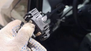 Ремонт ограничителя/карты двери. Опель Зафира Б.