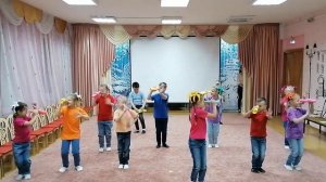 ТАНЕЦ С БУМАГОЙ В ДЕТСКОМ САДУ