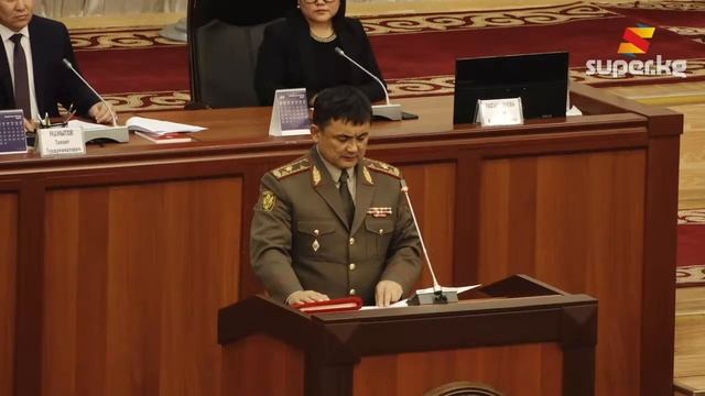 Өкмөттүн  жаңы курамынын ант берүүсүнө Садыр Жапаров келди