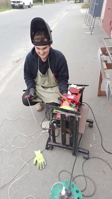 Сварка профильной трубы 20х20, как основа под вывеску с ? смотреть онлайн