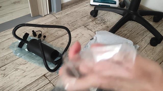 Распаковка очередной посылки с Teemu: насос для матраса ? смотреть онлайн