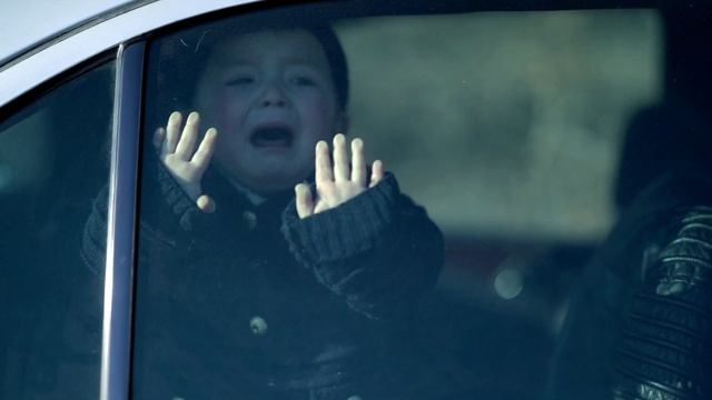 Модар хатто дар кабр хам дар фикри фарзанд аст! Модаронро дуст доред! ❤❤❤