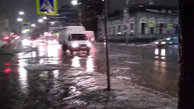 2.02. 2021 года. В Саратове идет проливной дождь смотреть онлайн