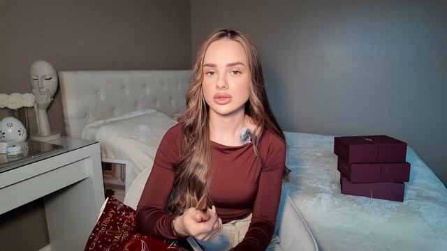 Открываем подарочные Mystery box & Mystery Stoking | Charlotte Tilbury смотреть онлайн