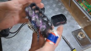 Китайская мини пила 21в отключается - ремонт.