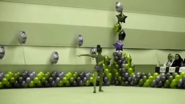 Дина и Арина Аверины (мяч) смотреть онлайн