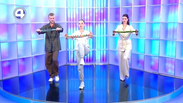 СПОРТИВНОЕ УТРО: Разминаемся прямо на кухне - выполняе смотреть онлайн