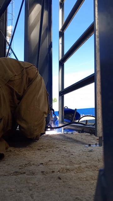 Свободное время. #юмор #shortvideo #приколы #сварка #метал #ц? смотреть онлайн