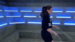 Танцы со скакалкой 🔥 крутой шаффл через скакалку - те?