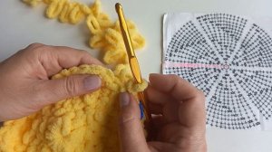 Подушка - цветок из пряжи с готовыми петлями Alize Puffy Fine.