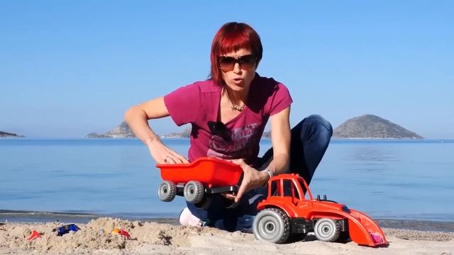Маша Капуки Кануки и машинки играют на пляже! Видео дл? смотреть онлайн