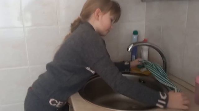 Головоломка с водой из крана и полотенцем - как вытащи? смотреть онлайн