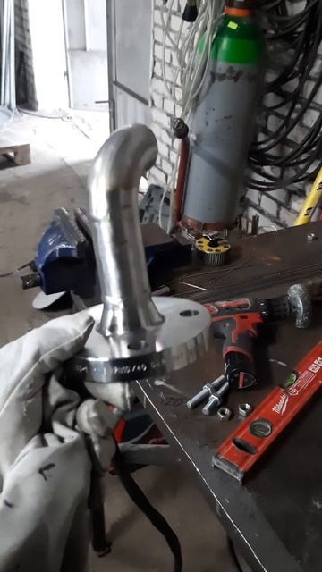 сварка нержавеющих элементов к ёмкости DN900 смотреть онлайн