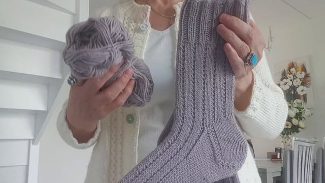 Носки и кардиган "ванилька" из носочной пряжи смотреть онлайн