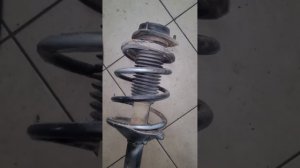 Subaru Forester замена передних амортизаторов и пружин, уста?