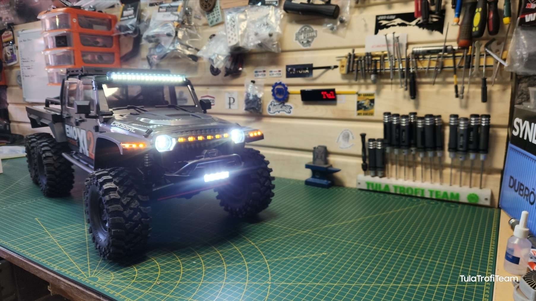 Cross-rc EMO xl2, режимы света и беглый обзор компоновки модели смотреть онлайн