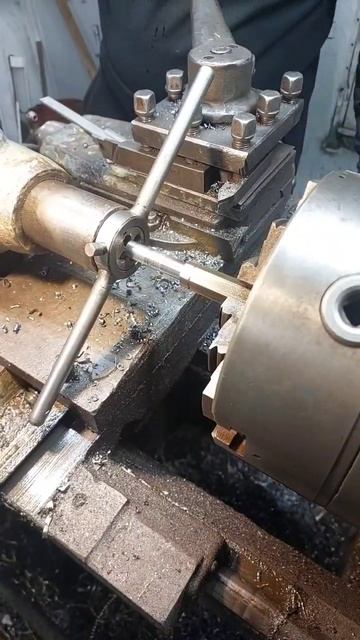 Изготовление детали Болт на токарном станке смотреть онлайн