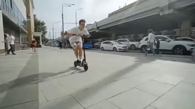 влад поставил топовый трюк на дерт самокате